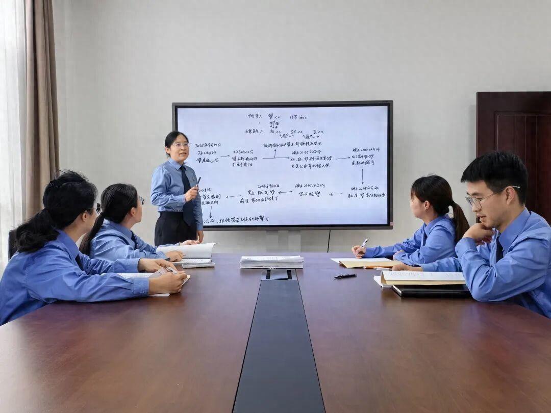 贵州，一名女子贪图钱财，把13岁的侄女哄骗到外地转手交给别人，从中拿到2.88万