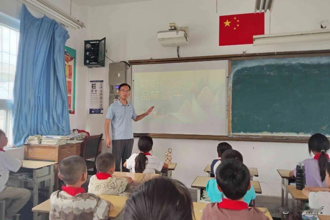 端午临中夏，时清日复长。为传承中华优秀传统文化，引导学生感受端午魅力、厚植家国情