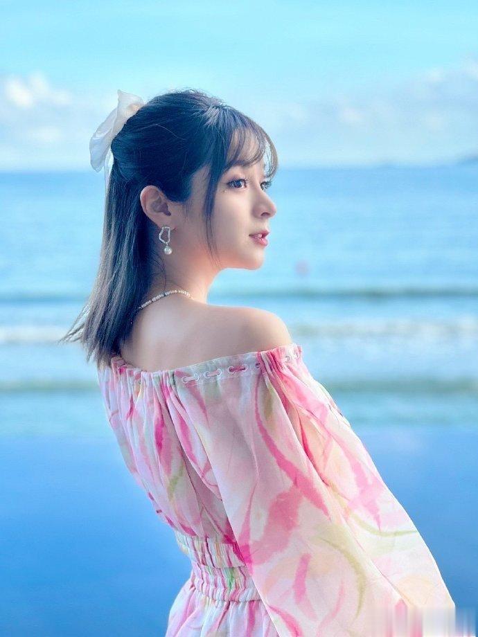 #新浪娱乐[超话]##美依礼芽看海九宫格##美依礼芽看海九连拍# 终于知道美依礼