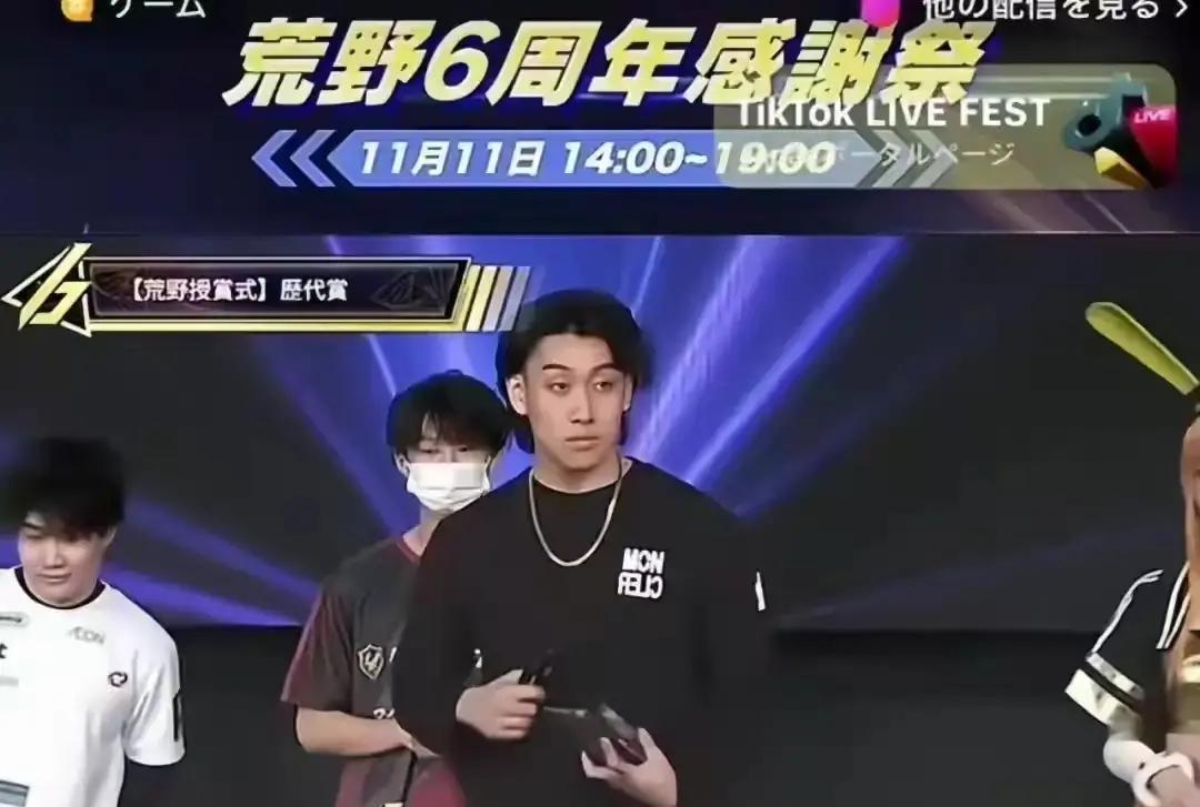 就在刚刚
 
日本警方突然通报了：据部分媒体披露，东京街头一宗持械伤人案已锁定五