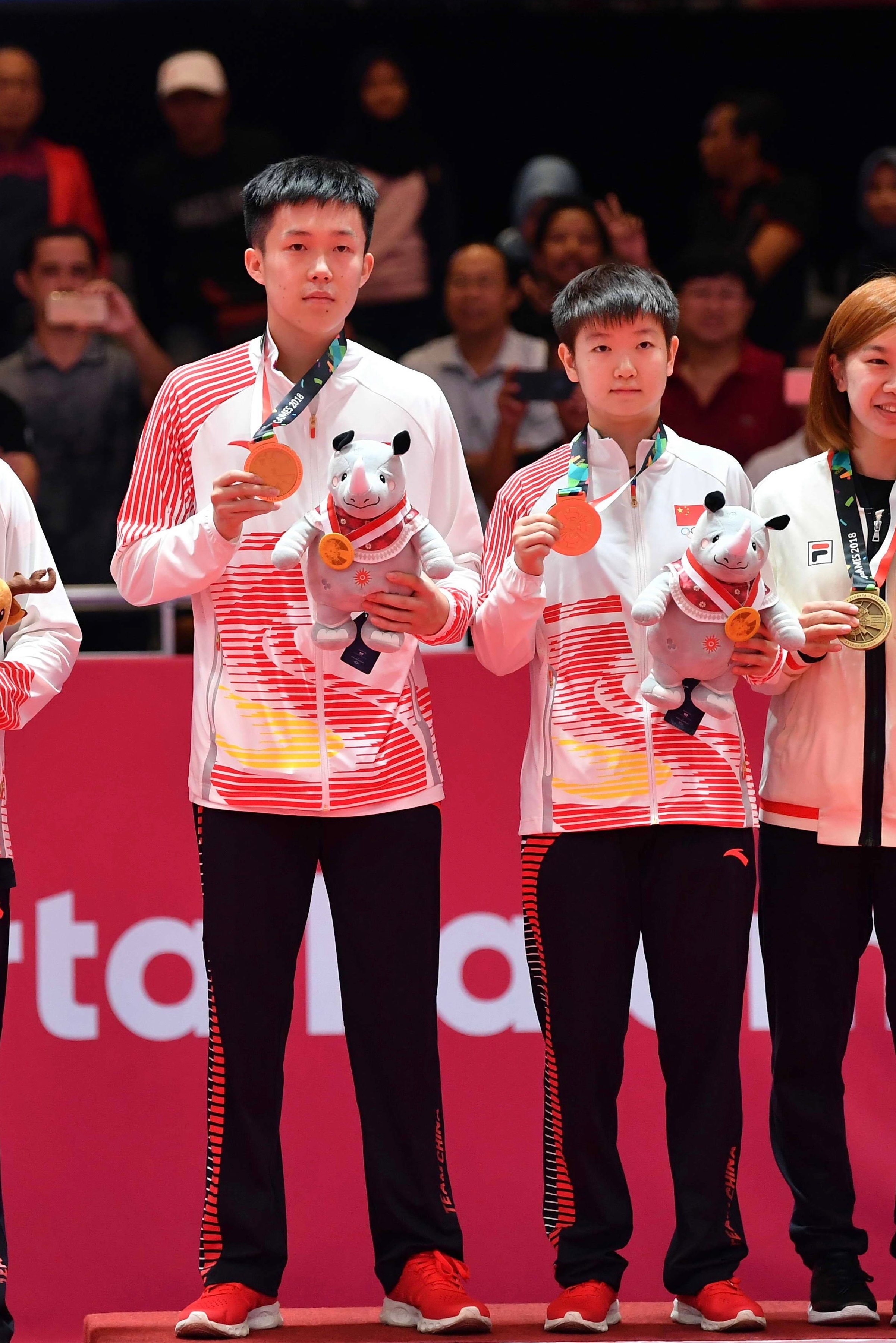结伴创将来 多么的美 ​​​