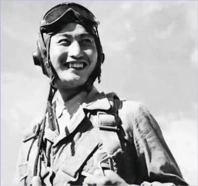 1951年，志愿军飞行员刘玉堤在返航途中，无意间往下一瞥，惊出一身冷汗——身下竟