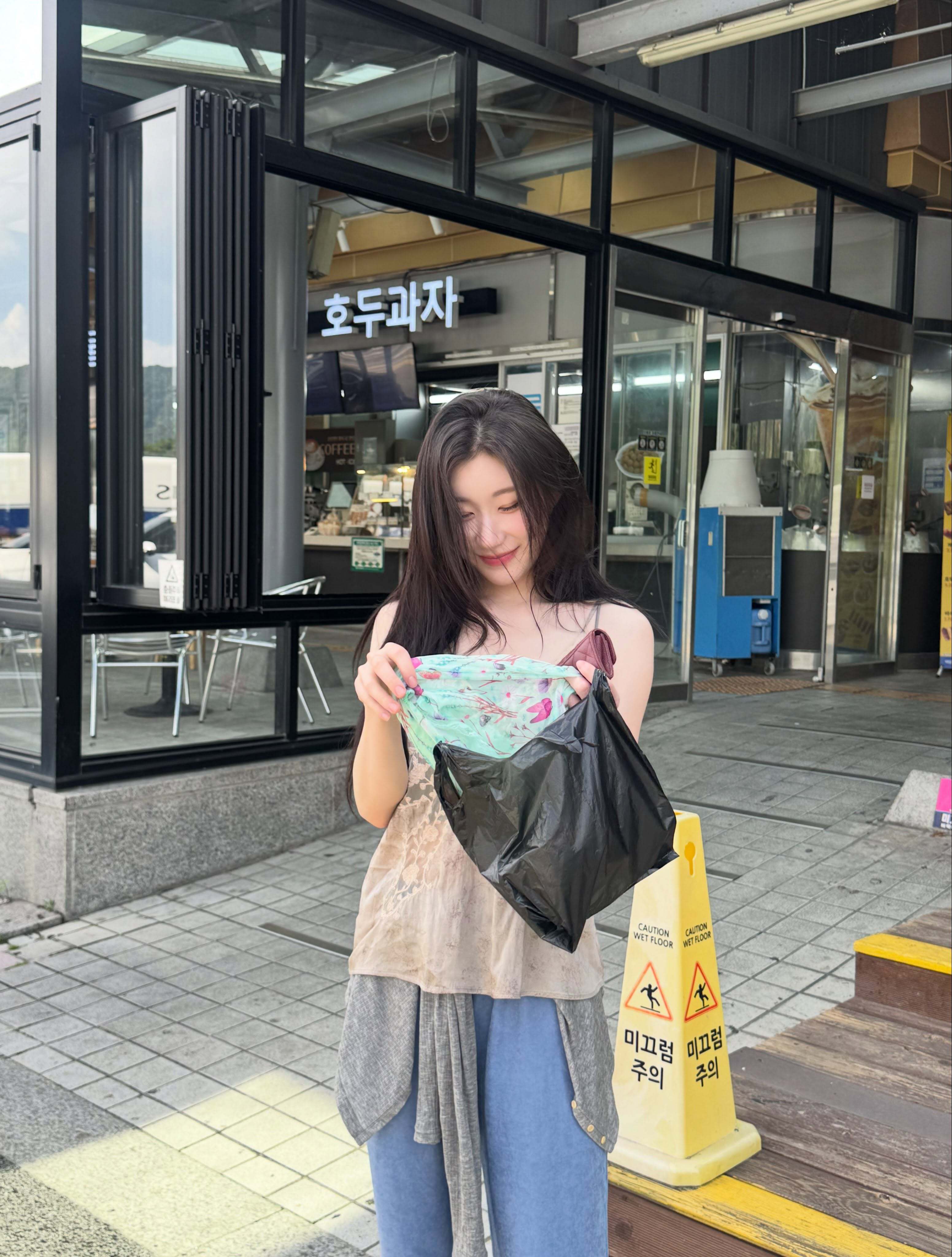 李彩领 INS更新🤍💛 