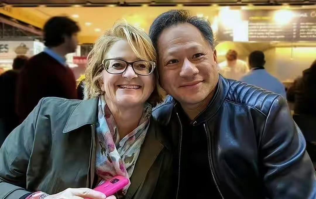 黄仁勋：老婆，今天公司财报出来了，股价又涨了。

妻子：那就好，不过你别太累着自