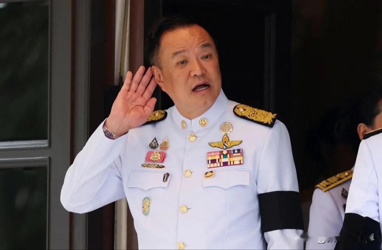 柬泰边境又打起来了，双方发布会开得像隔空喊话——泰国说是柬埔寨先越了线，柬埔寨说