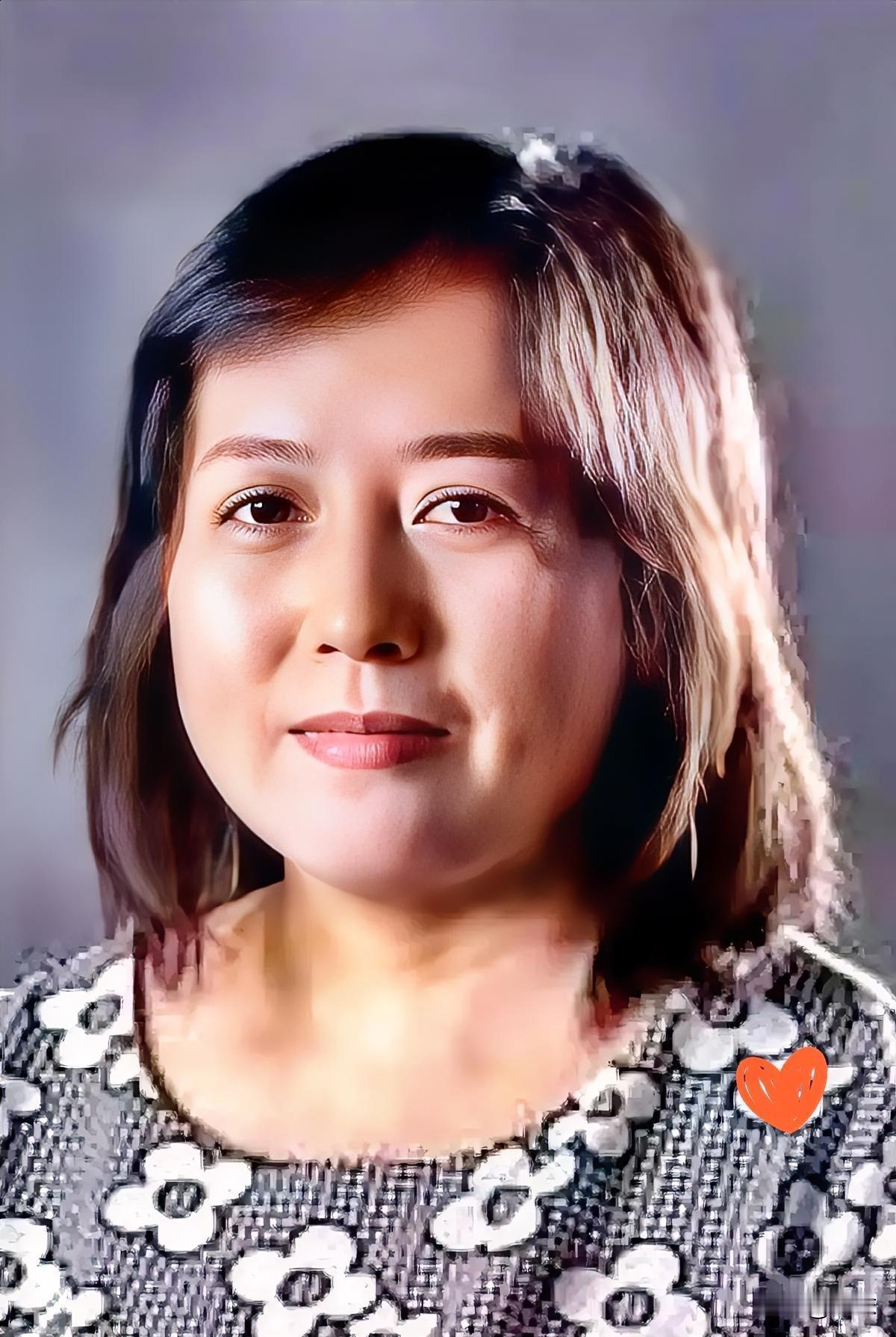 成都锦城学院广告系主任聂鑫鑫，46岁，永远离开我们。

那个下课常被学生团团围住