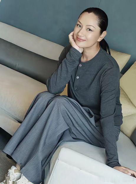 瞿颖把张凌赫认成黄晓明了瞿颖指张凌赫为黄晓明 瞿颖认人时嘴比眼快，张凌赫直接变黄