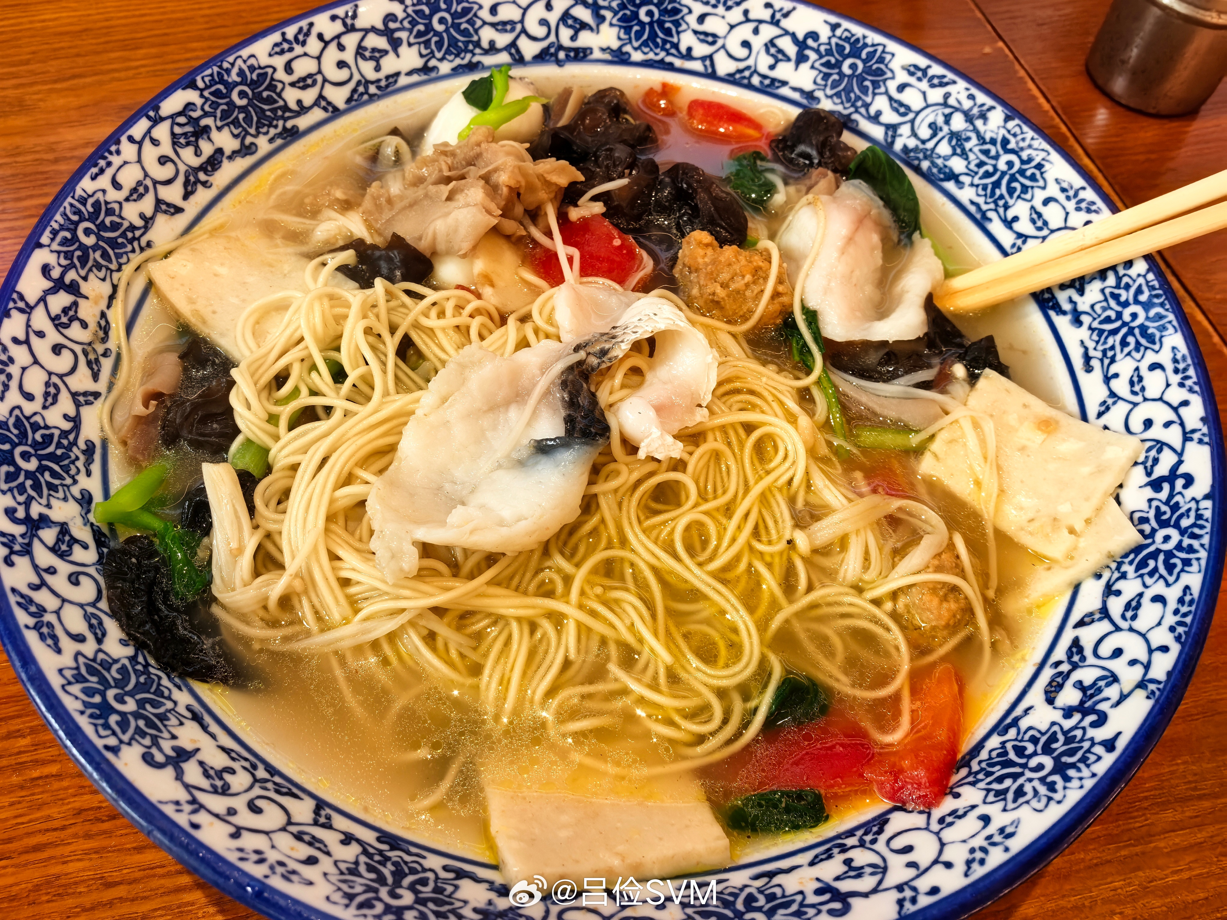 苏州的面，物美价廉了。这个叫三鲜面。 