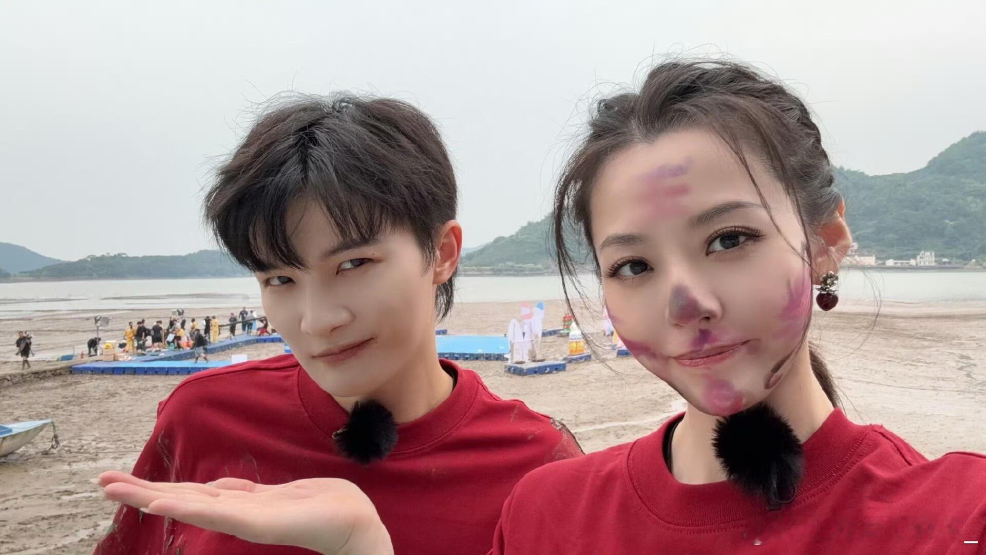 奔跑吧这深夜合照也太好玩了吧！！脑油小猫吗这是奔跑吧｜周深 ​​​