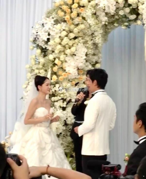 #陈乔恩婚礼哭了# 恭喜恭喜！终于找到了自己的另一半，留下了幸福的眼泪，好感动！
