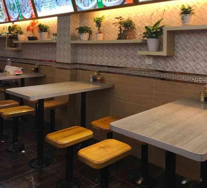 浙江杭州，男子开了一家馄饨店。某日碰到一个奇葩女，叫了一份刀削面。吃了几口之后说