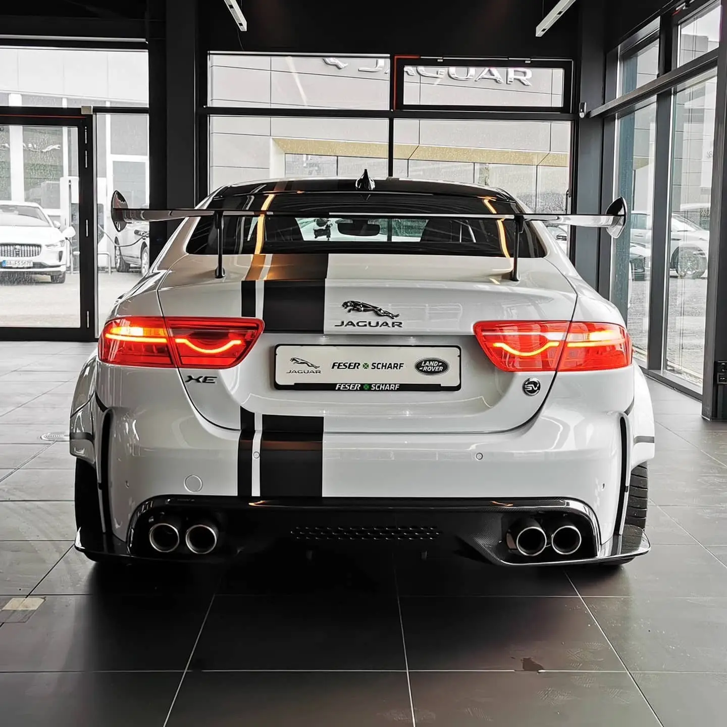 称霸纽北最速量产四门轿车多年，捷豹XE PJ8。