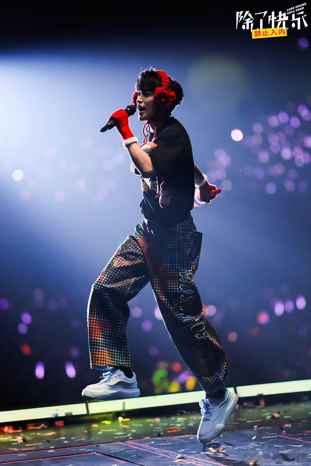 黄子弘凡回复粉丝找不到弘凡怎么办笑不活了！粉丝问下辈子找不到弘凡咋办，他超机灵回