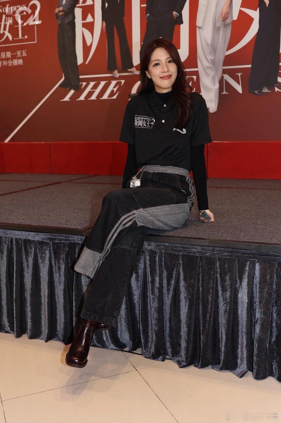 傳陳曉華與曾在《金式森林》飾演夫妻的郭晉安戲假情真，更被拍得兩人一同坐車的畫面。