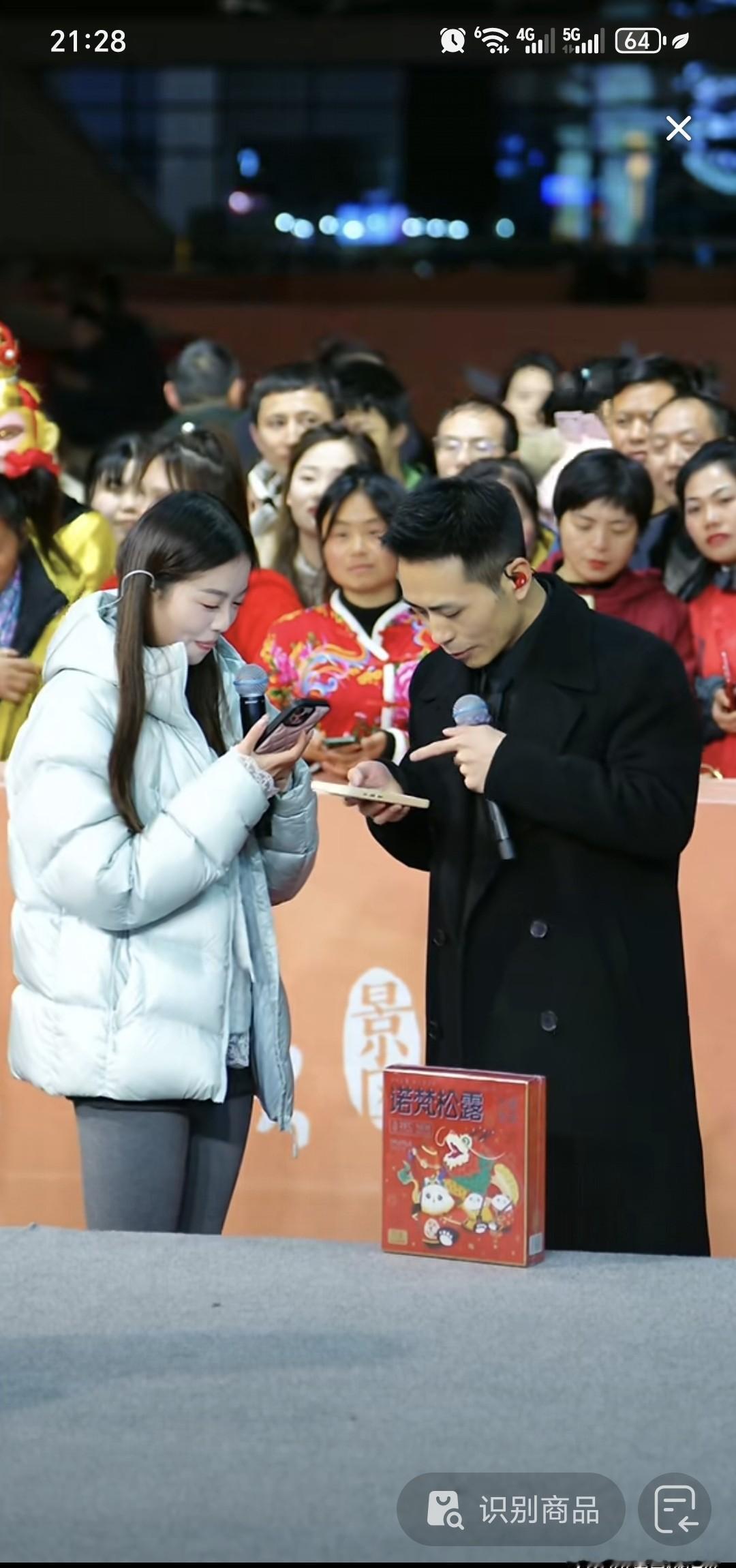 100个嘉年华砸下来，我以为系统卡了。
主播索图的声音都劈叉了，反复确认：“你2