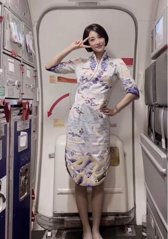 深圳一位空姐薪资明细曝光：底薪2800元，加班费375.41元，绩效1900元，