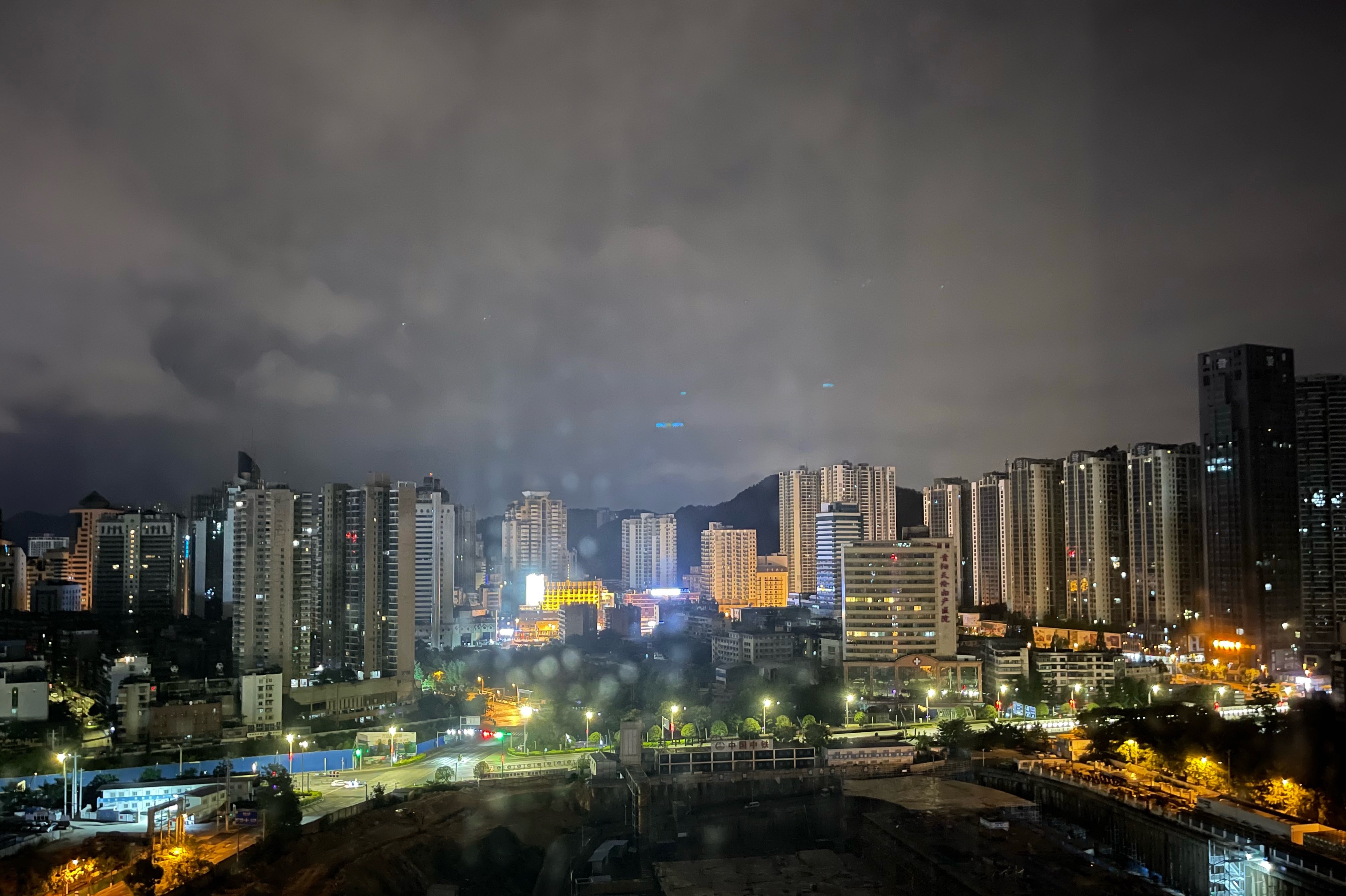 凌晨四点的贵阳吗嘛，挺让人睡不着 的 