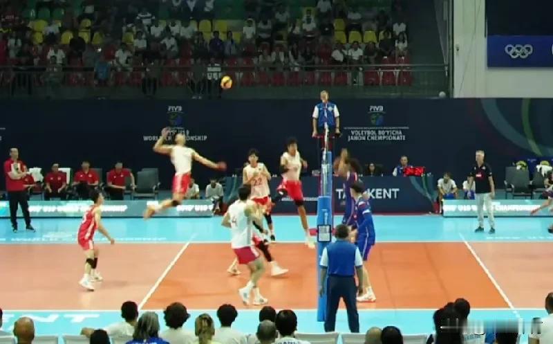 【U19男排中国-法国，第一局打出决胜局状态，中国队37-35超高比分取胜】
中
