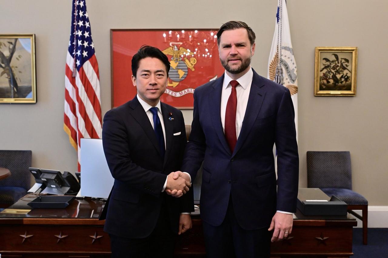 日本右翼小泉进次郎发帖炫耀：“我礼节性拜访了美国副总统万斯......我们围绕印