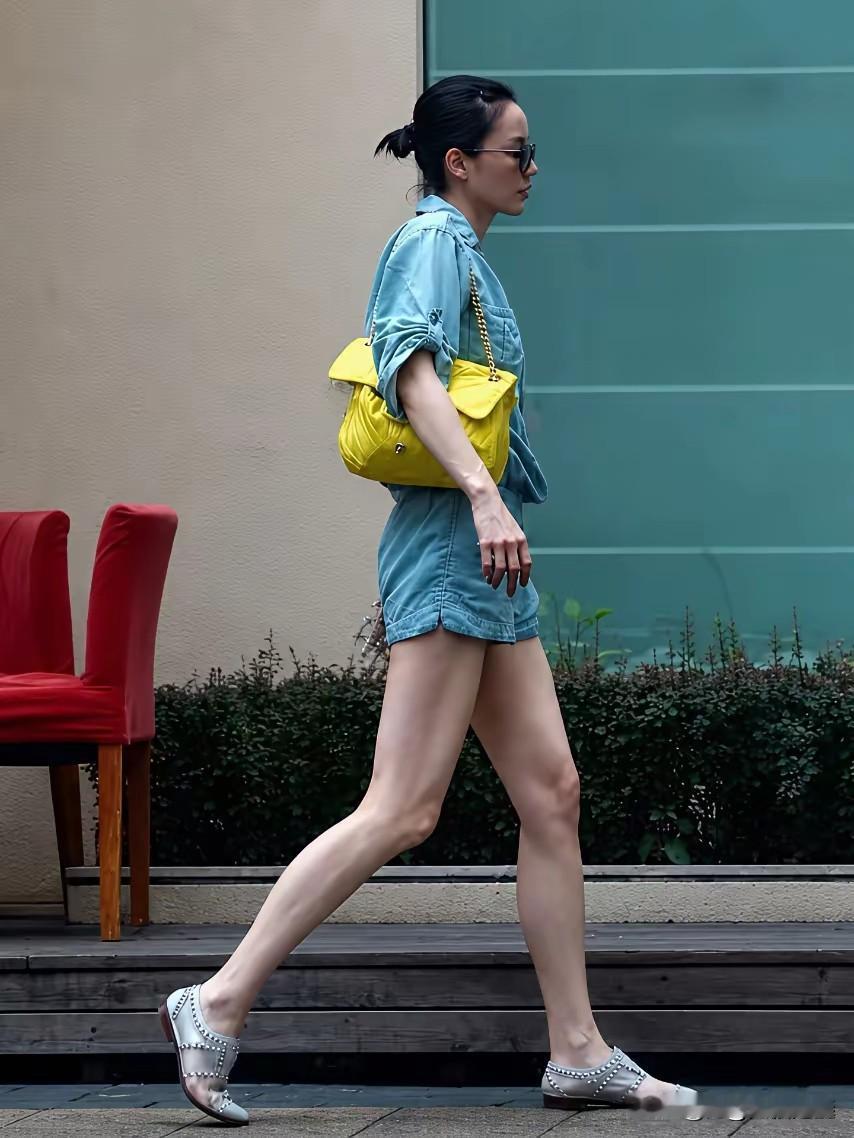 全亚洲唯一一个能把床单穿成奢侈品的女人