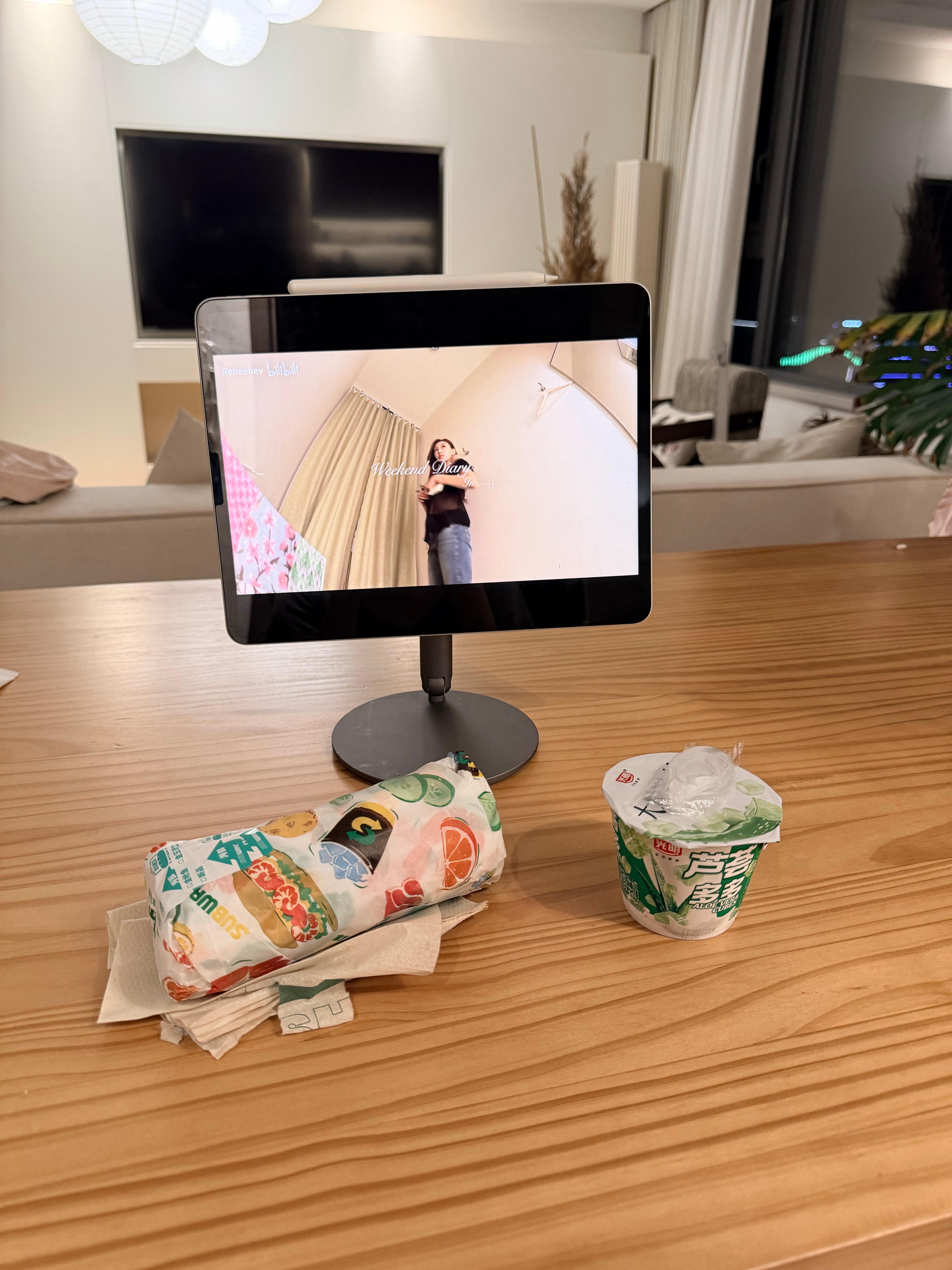 晚上吃subway金枪鱼+酸奶！ ​​​