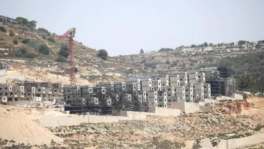 以色列政府近期批准了一项在约旦河西岸地区建造19个新定居点的计划，此举立即引发了