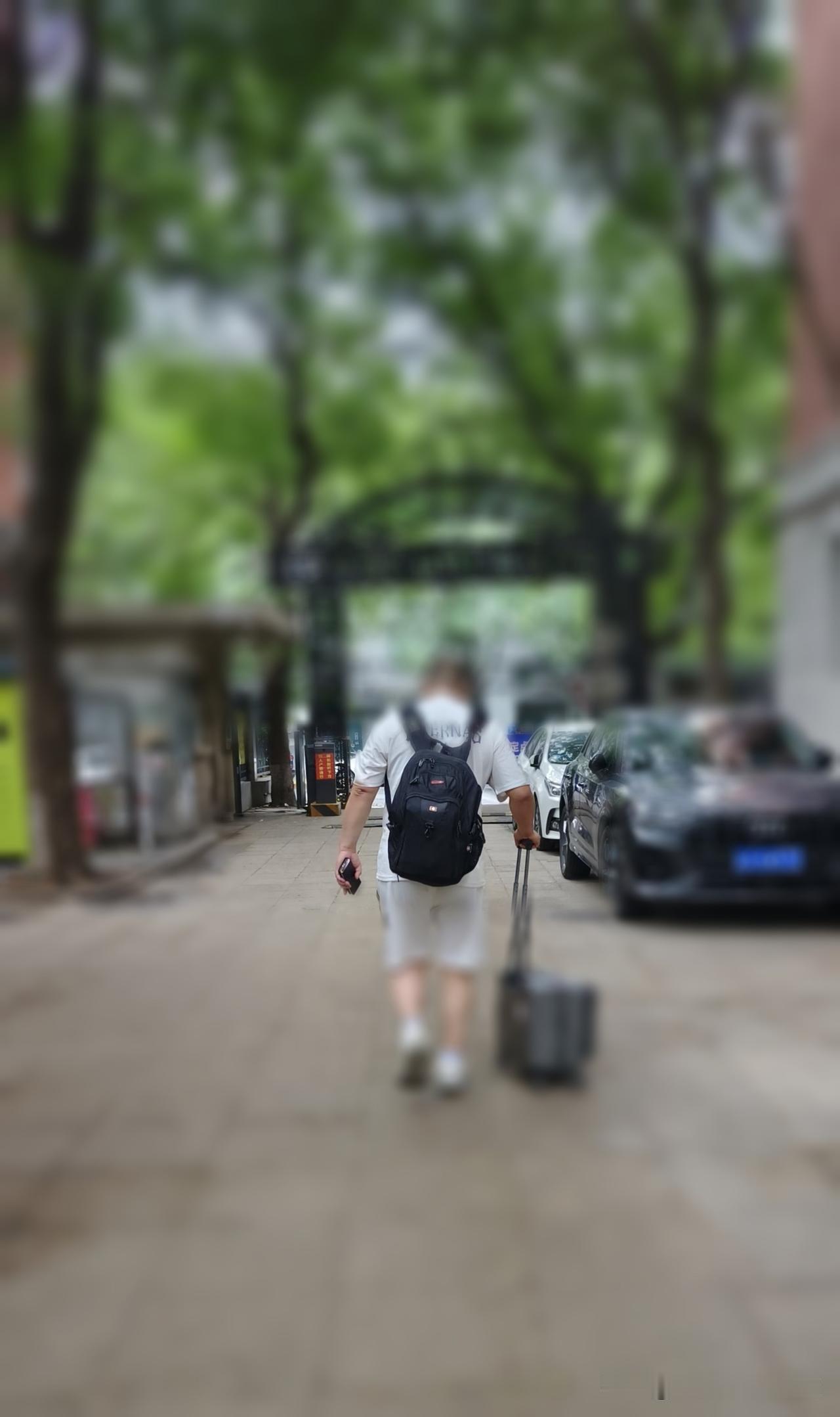二十余载的挚友，今朝的伙伴——伴我从乌拉盖奔赴克什克腾旗，自南京辗转至北京……