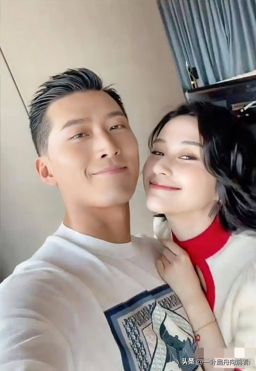 窦骁和何超莲这下舒心了

他俩悄悄的给所有夫妻上了一课 

想要稳稳当当的感情，