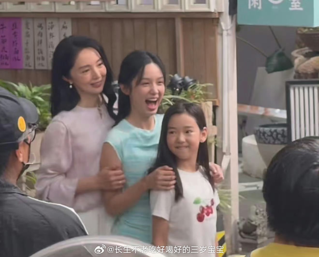 董璇也怀疑周也是自己女儿董璇在评论区回的那句“我也怀疑”简直绝了，这松弛感谁懂啊