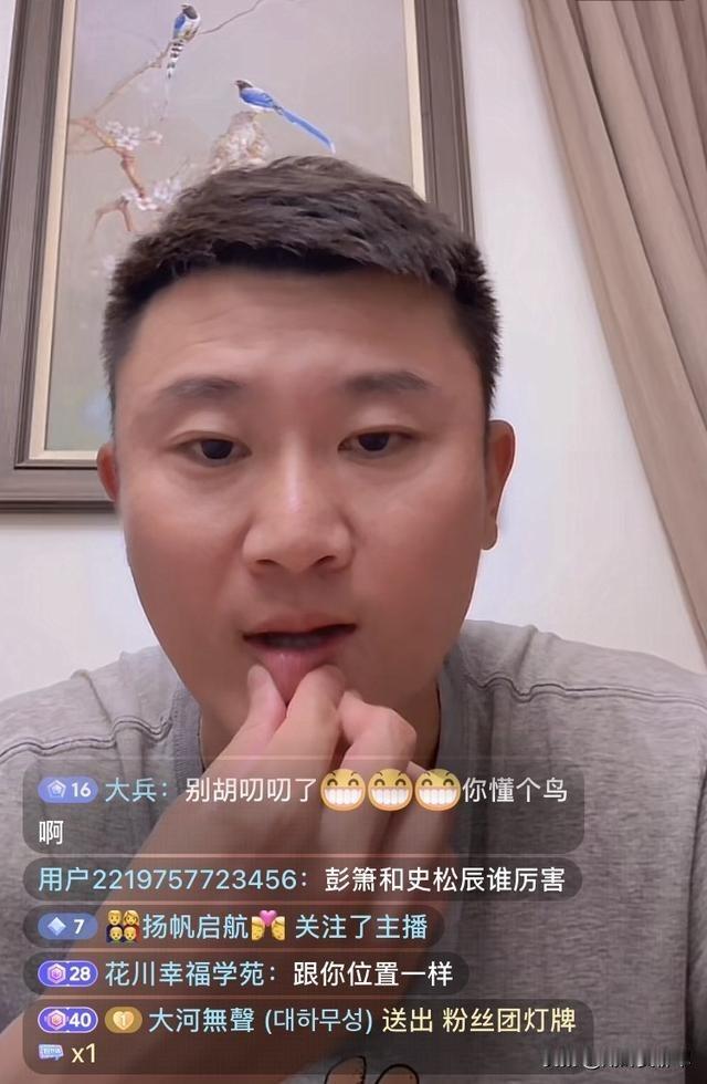 “年轻球员练传控基本功是对的，但是成年队比赛高中锋太重要了，攻城锤开门确实比小刀
