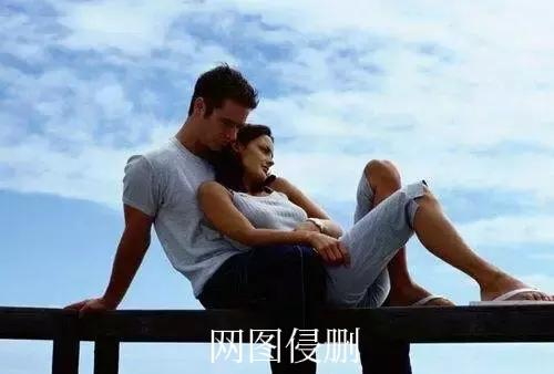 两性关系怎样才能长久和谐？
一定是双方的包容和奉献，并得到对等的回赠。
这才是婚