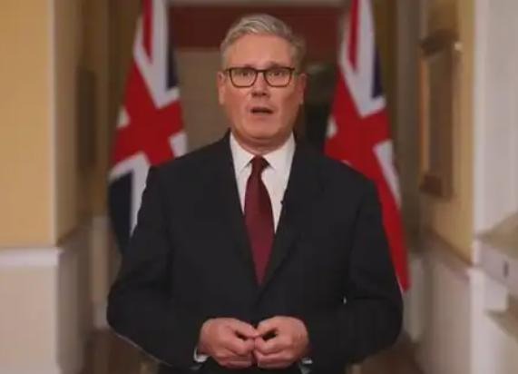 3月1日，英国首相斯塔默在一份声明中称，英国决定接受美方请求，允许美国使用英方有