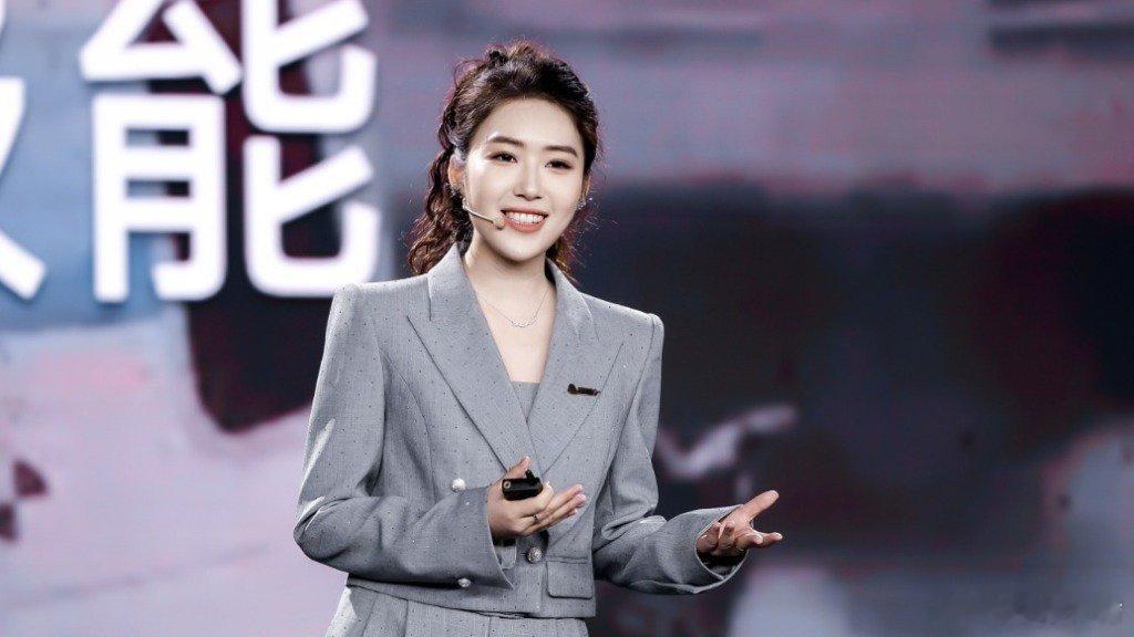 这个太空游哇 不是梦喽......凤凰新闻【300万元太空船票预售牵出学历风波，