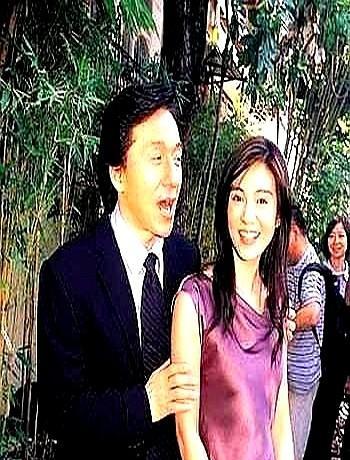 杨采妮公司垮了，成龙二话不说，砸最高片酬捧她。
二十年后，他零片酬帮她拍导演首作