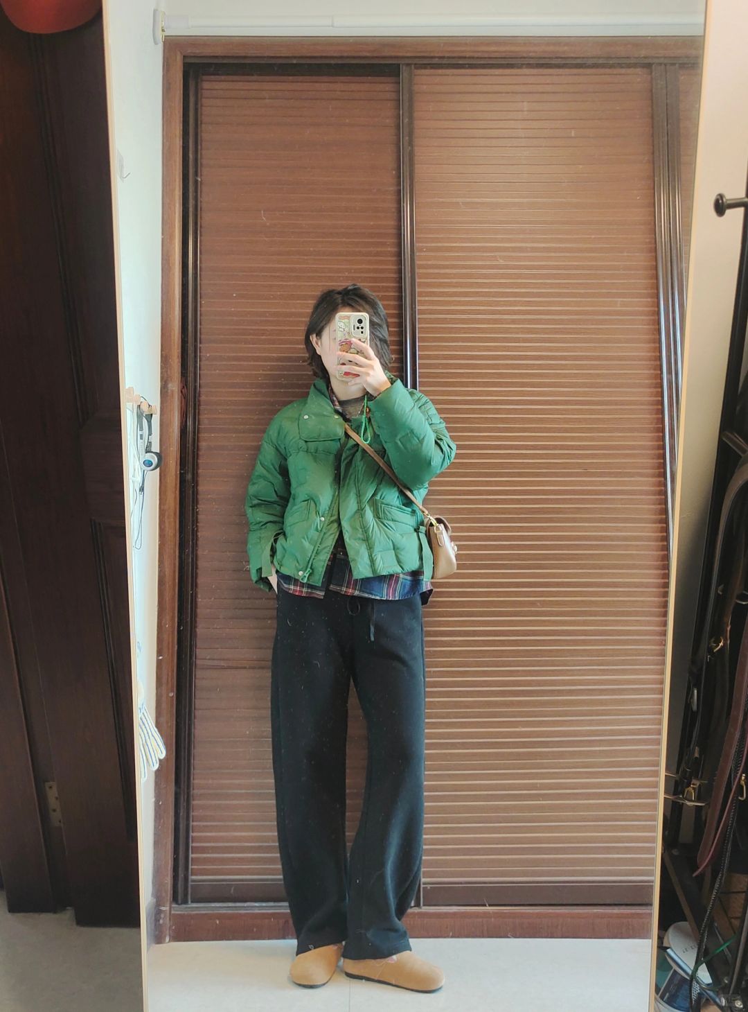 墨绿色好喜欢❗️搭配加绒卫裤太舒服了❗️