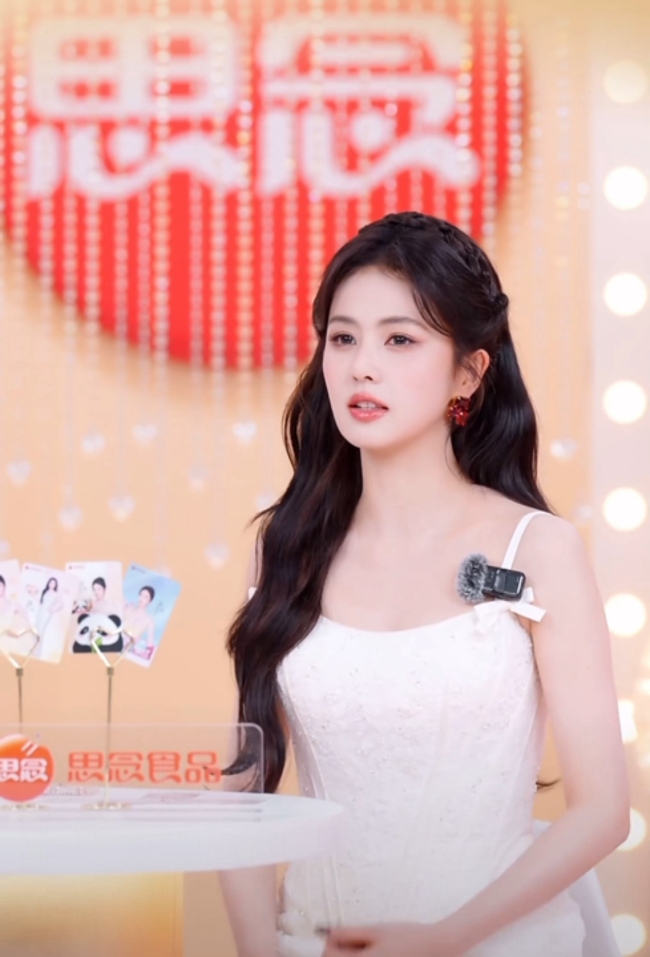 白鹿今晚直播状态，菠萝太美了 