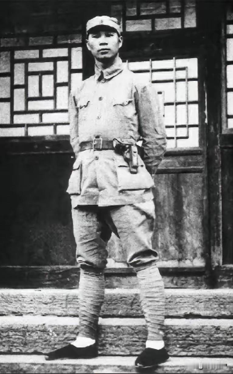 1937年，杨成武请地主吃饭，随后要地主们捐款抗日，“铁公鸡”地主王莆伸出五根手