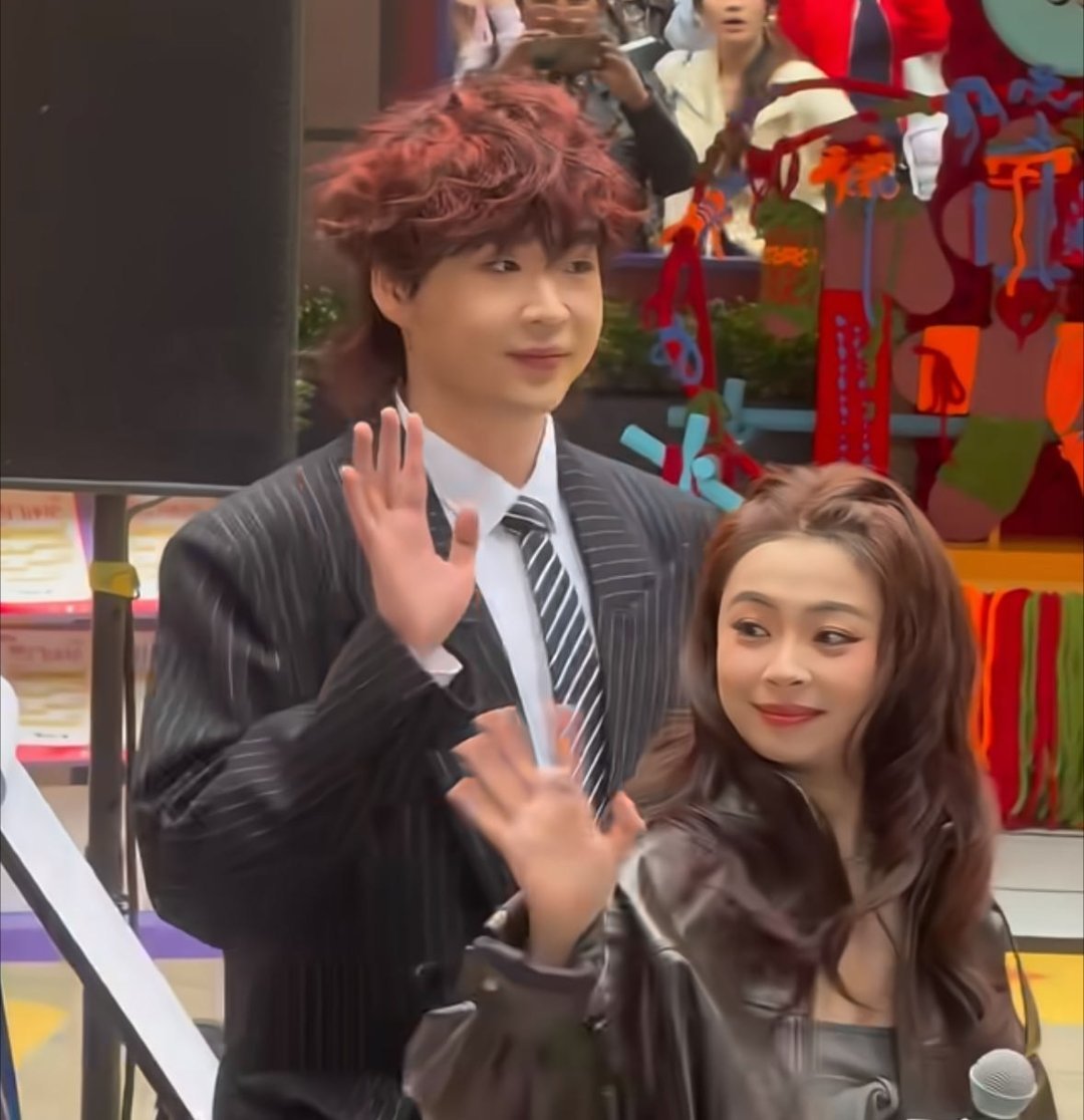 连保安都在嗑王王队想要保安视角的王王队直拍今天见王男王广同框，是真的好嗑。身高看