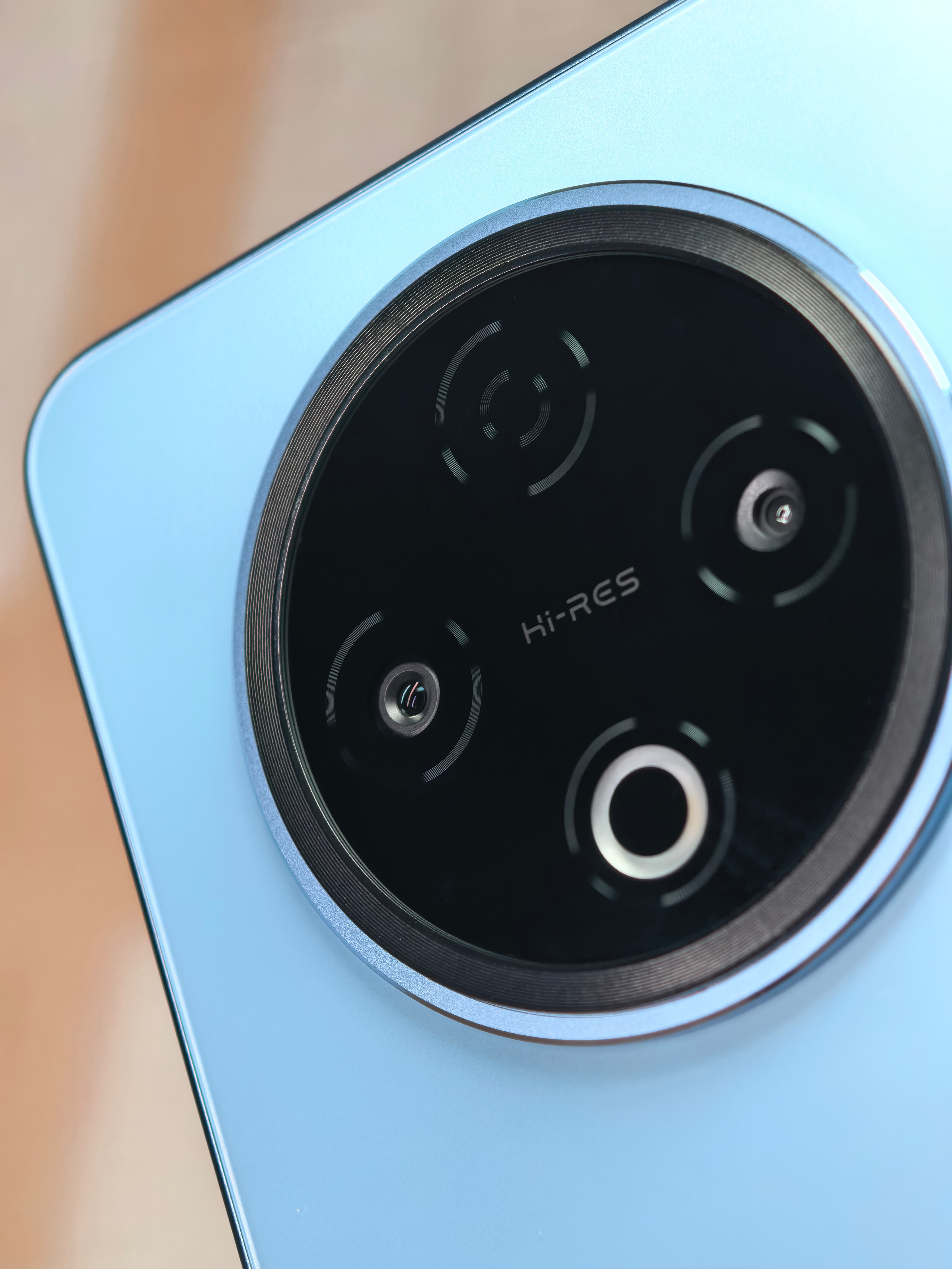 vivo Y500 这块 6.77 英寸直屏体验很舒服，120Hz 高刷滑动流畅