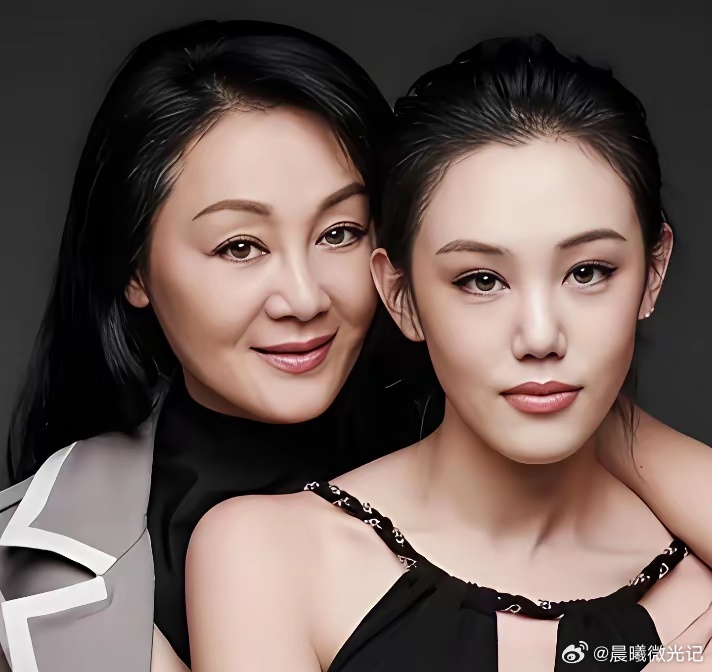 她妈是影后，公公是央视名嘴，自己却在北京顺义别墅区素颜遛娃。高丽雯的人生剧本，开