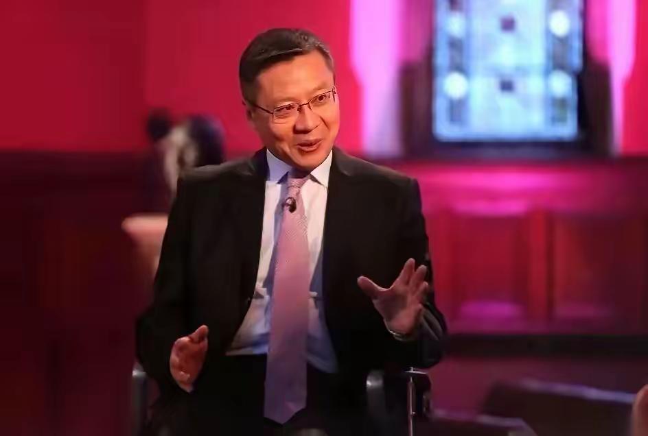 网上有个提议传开了：别再给古巴送大米，直接把张维为送过去。飞机一落地，什么都不用