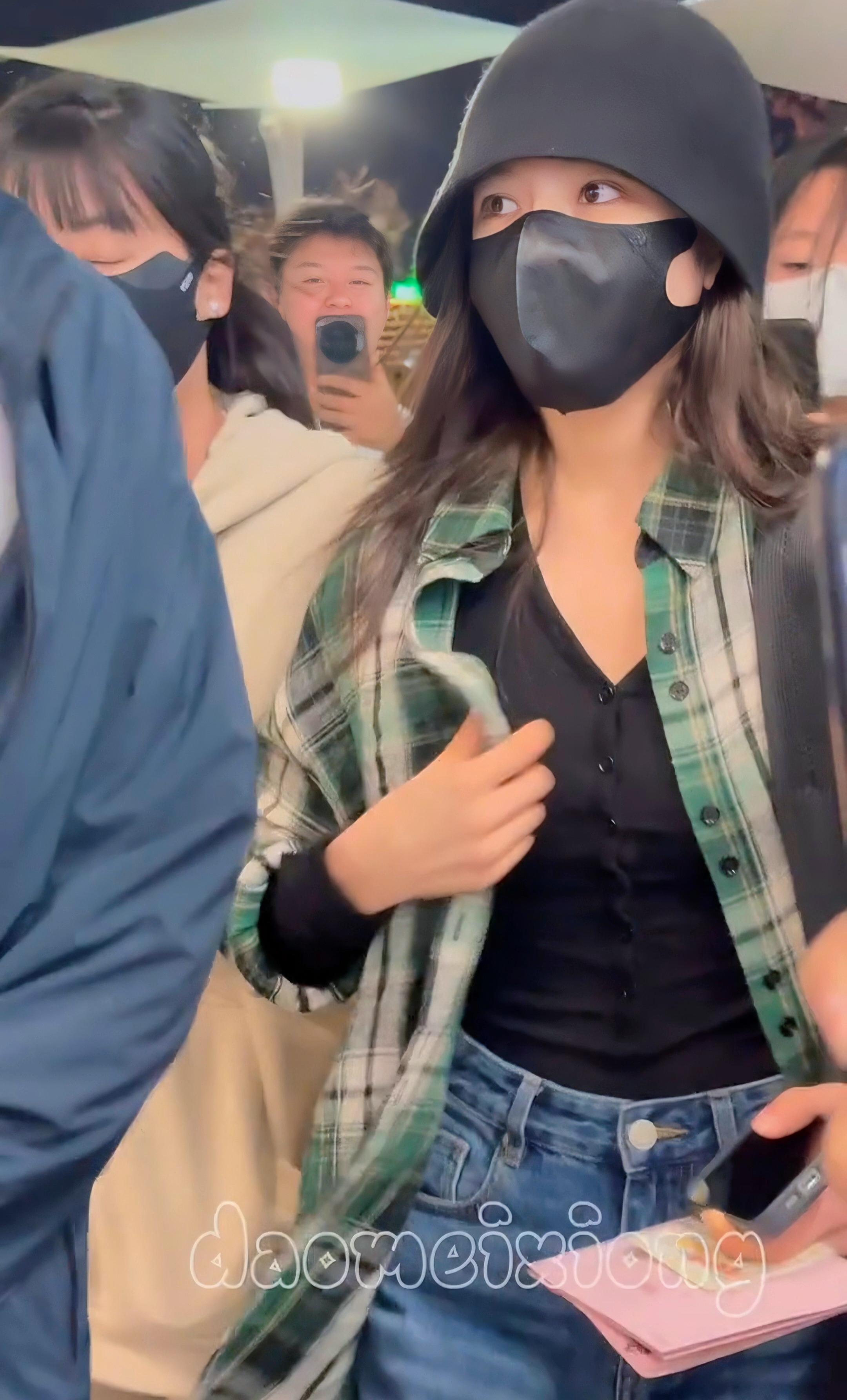 妹妹回北京啦，今天穿的格子衫好好看