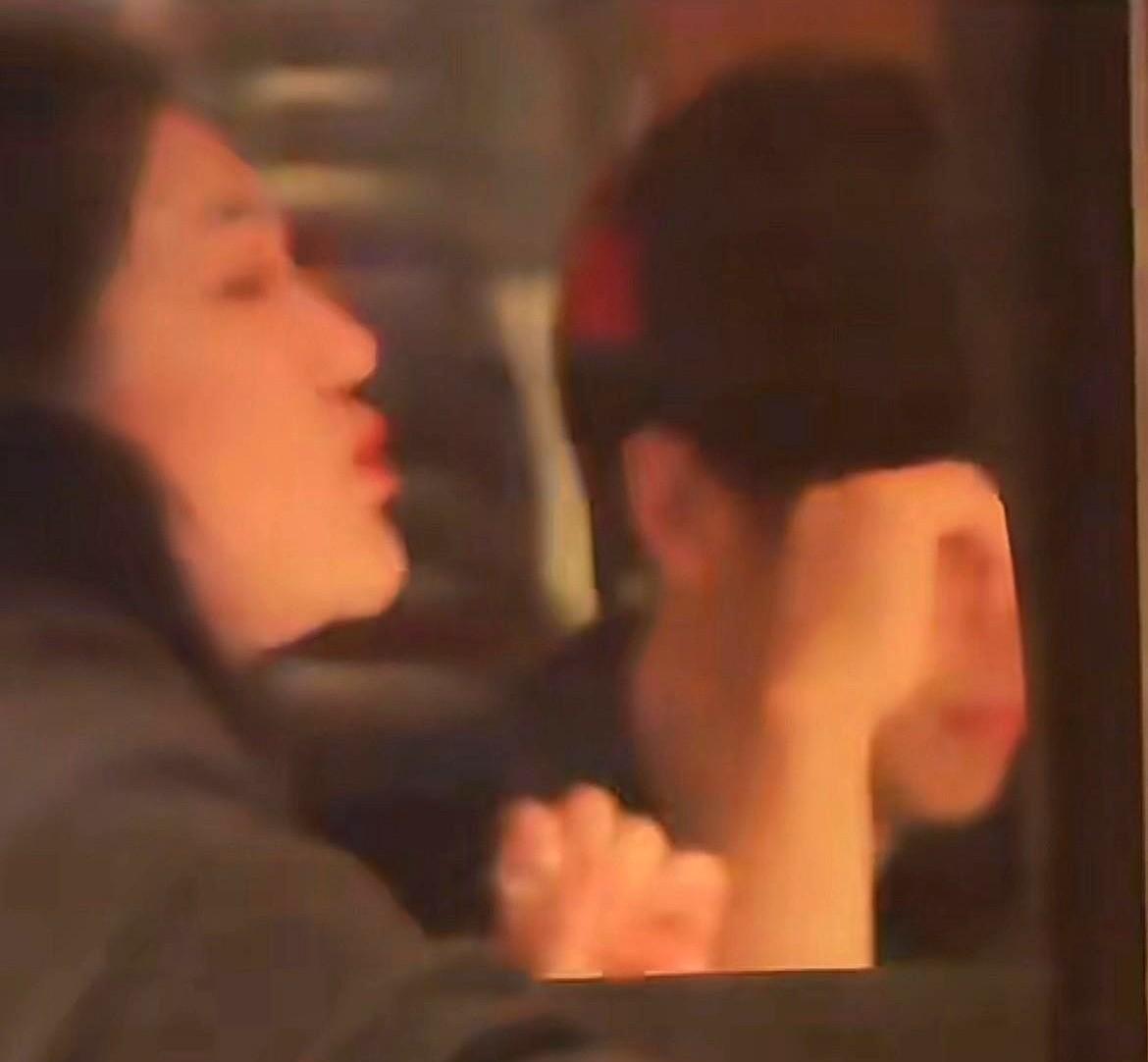 老板最让人窒息的话，有时不是批评。
是沉默。
杨天真在饭局上，总共就对王安宇说了