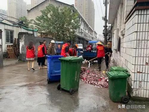 前几天听熟人赵姐聊她女儿的近况，这姑娘本科毕业之后在外地上班，一边干全职工作，一