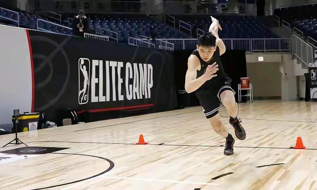 中国男篮也能凑出一套，有过nba经历的球员，亚洲范围内还可以。
第一，首发郭昊文