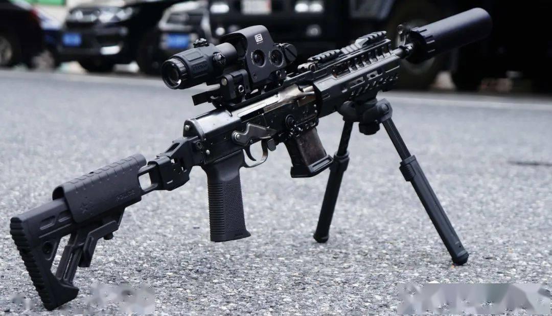 马甲比木仓贵，2026年79冲还会有新马甲穿吗？
常见的改装包括加装皮卡汀尼导轨