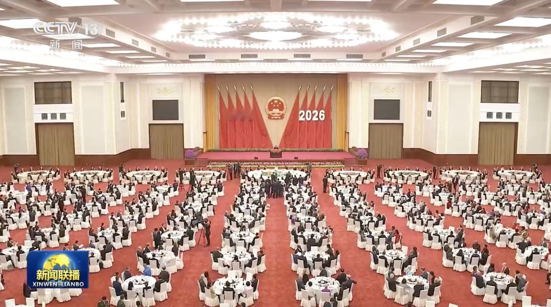 信号清晰释放，不再遮掩！
9月30日晚，北京人民大会堂，庆祝新中国成立77周年国