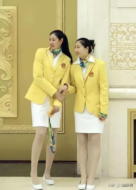 仔细看，颜妮才是最美的女排队员，不用美颜，不摆拍，低调做人，人美心善，场上的英姿