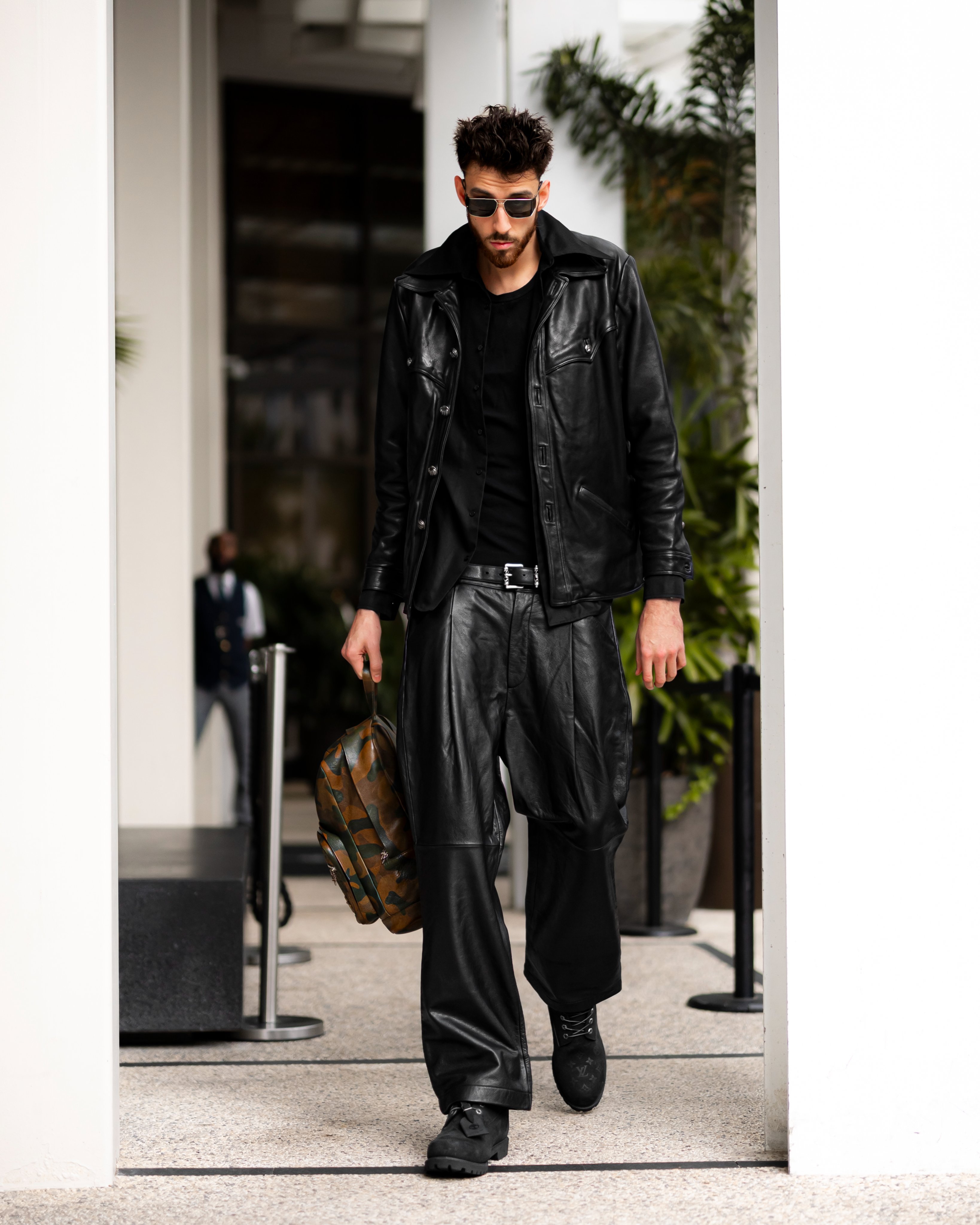 雷霆vs鹈鹕的比赛即将开始，马戴派出的首发是：亚历山大、卡森华莱士、多尔特、切特