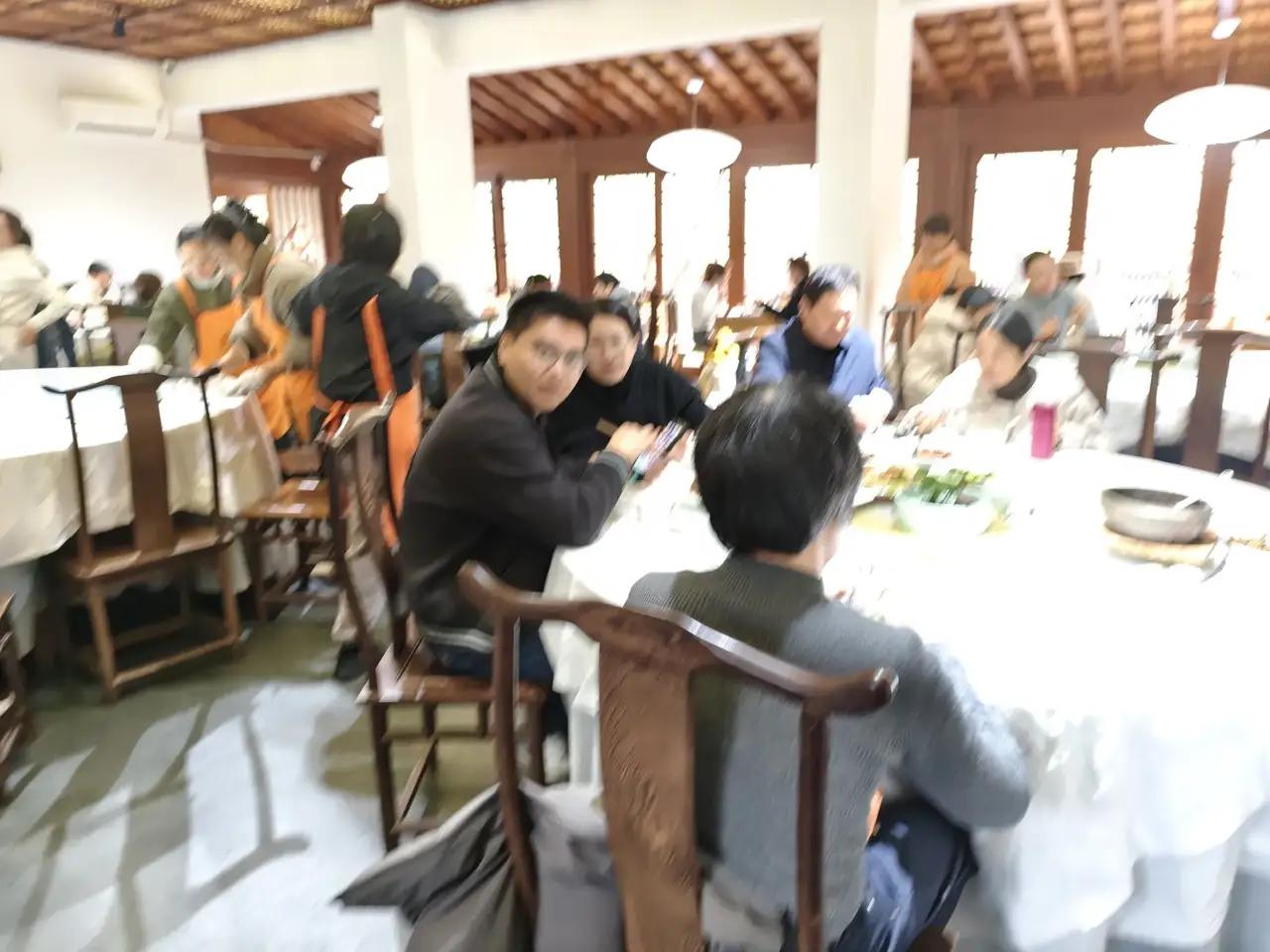我本人是素食主义者，昨天中午打卡杭州永福寺素斋。据说很多名人都喜欢来永福寺吃素斋